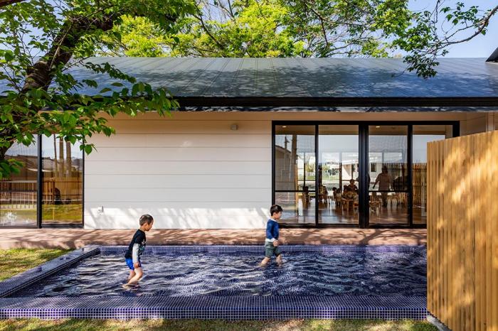 BIM建筑|儿童画里的木屋乐园,MRN幼儿园 / HIBINOSEKKEI +日比野设计 BIM建筑|儿童画里的木屋乐园,MRN幼儿园 / HIBINOSEKKEI +日比野设计