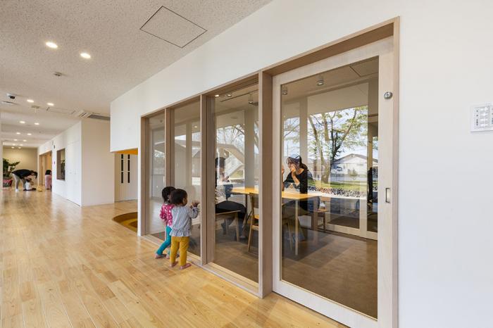 BIM建筑|儿童画里的木屋乐园,MRN幼儿园 / HIBINOSEKKEI +日比野设计 BIM建筑|儿童画里的木屋乐园,MRN幼儿园 / HIBINOSEKKEI +日比野设计