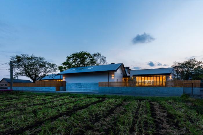 BIM建筑|儿童画里的木屋乐园,MRN幼儿园 / HIBINOSEKKEI +日比野设计 BIM建筑|儿童画里的木屋乐园,MRN幼儿园 / HIBINOSEKKEI +日比野设计