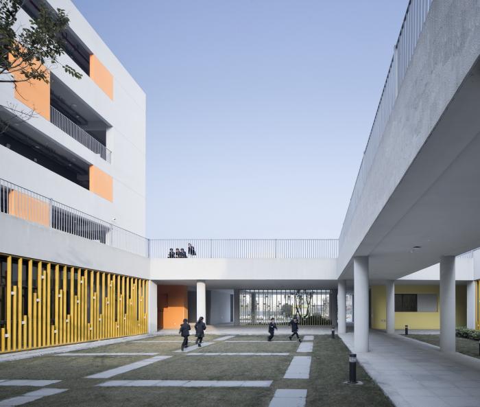 BIM建筑|小河弯弯,愉快嬉戏的童年——宁波杭州湾滨海小学 / 浙江大学建筑设计研究院 BIM建筑|小河弯弯,愉快嬉戏的童年——宁波杭州湾滨海小学 / 浙江大学建筑设计研究院