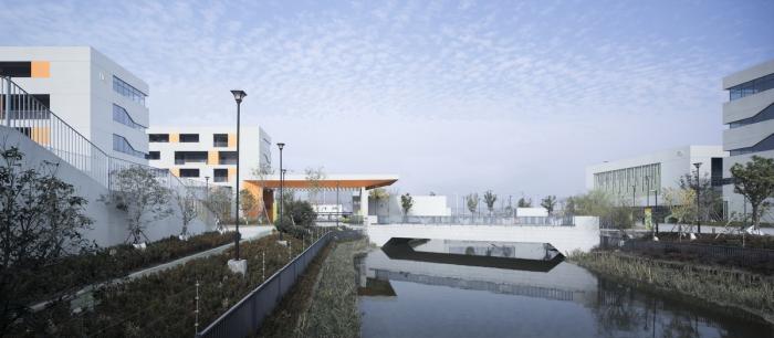 BIM建筑|小河弯弯,愉快嬉戏的童年——宁波杭州湾滨海小学 / 浙江大学建筑设计研究院 BIM建筑|小河弯弯,愉快嬉戏的童年——宁波杭州湾滨海小学 / 浙江大学建筑设计研究院