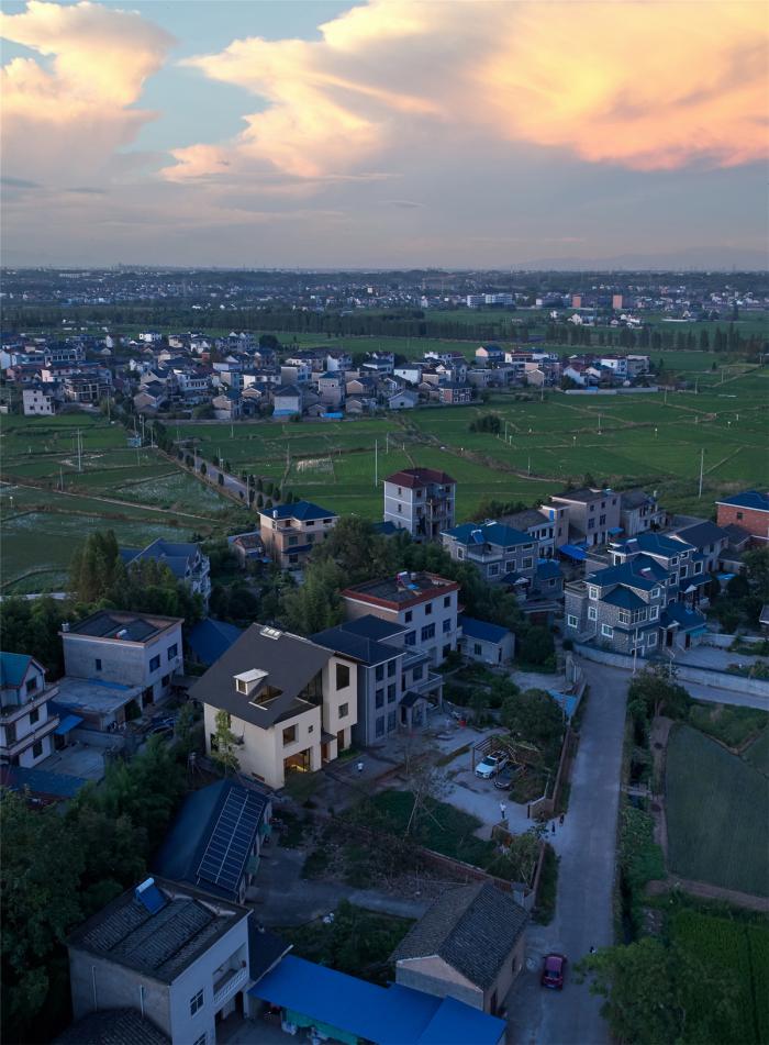 BIM建筑|乡居倒影——龙游后山头28号宅 / 中国美术学院风景建筑设计研究总院 BIM建筑|乡居倒影——龙游后山头28号宅 / 中国美术学院风景建筑设计研究总院