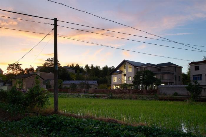 BIM建筑|乡居倒影——龙游后山头28号宅 / 中国美术学院风景建筑设计研究总院 BIM建筑|乡居倒影——龙游后山头28号宅 / 中国美术学院风景建筑设计研究总院
