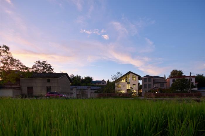 BIM建筑|乡居倒影——龙游后山头28号宅 / 中国美术学院风景建筑设计研究总院 BIM建筑|乡居倒影——龙游后山头28号宅 / 中国美术学院风景建筑设计研究总院