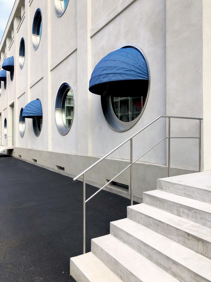 BIM建筑|墙身布满深邃的“眼睛”,废弃谷仓的改造 BIM建筑|墙身布满深邃的“眼睛”,废弃谷仓的改造