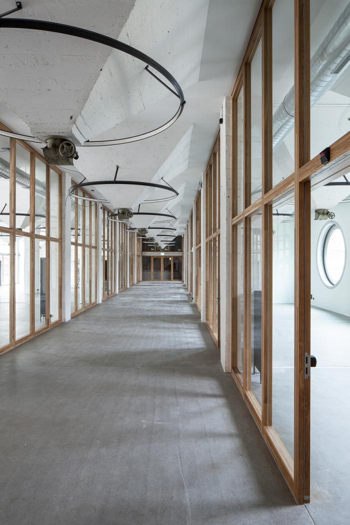 BIM建筑|墙身布满深邃的“眼睛”,废弃谷仓的改造 BIM建筑|墙身布满深邃的“眼睛”,废弃谷仓的改造