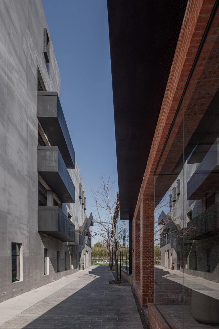 BIM建筑|光影舞动,野蛮生长——FOR天物空间 / 本哲建筑 BIM建筑|光影舞动,野蛮生长——FOR天物空间 / 本哲建筑