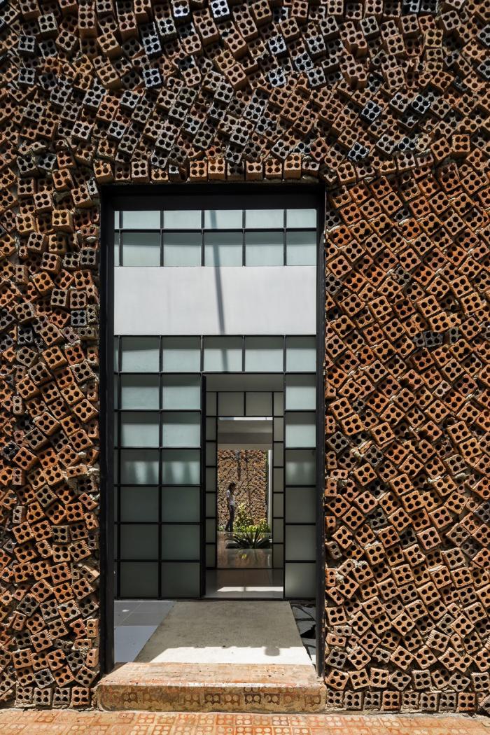 BIM建筑|清风徐来,光影婆娑:越南“自呼吸”墙宅 BIM建筑|清风徐来,光影婆娑:越南“自呼吸”墙宅