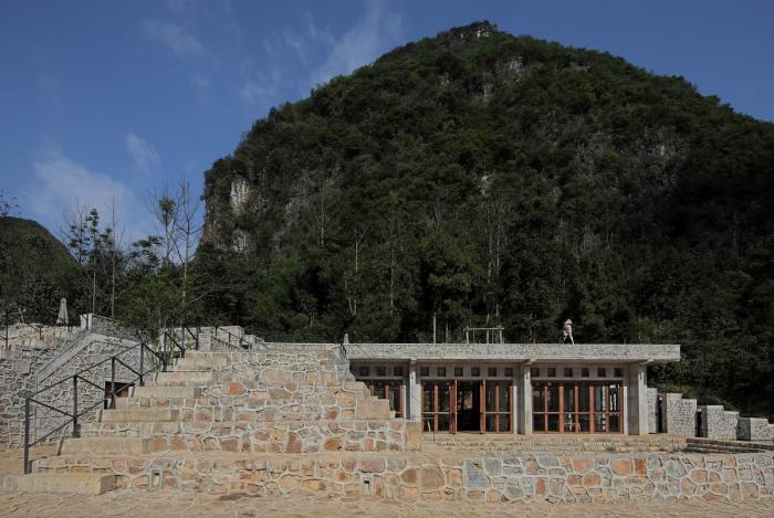 BIM建筑|匍匐于山脚下的巨石:楼纳露营服务中心 / 李兴钢工作室 BIM建筑|匍匐于山脚下的巨石:楼纳露营服务中心 / 李兴钢工作室