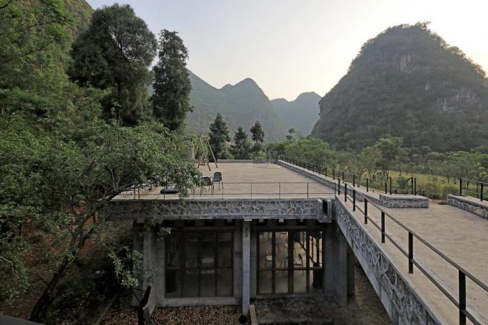 BIM建筑|匍匐于山脚下的巨石:楼纳露营服务中心 / 李兴钢工作室 BIM建筑|匍匐于山脚下的巨石:楼纳露营服务中心 / 李兴钢工作室