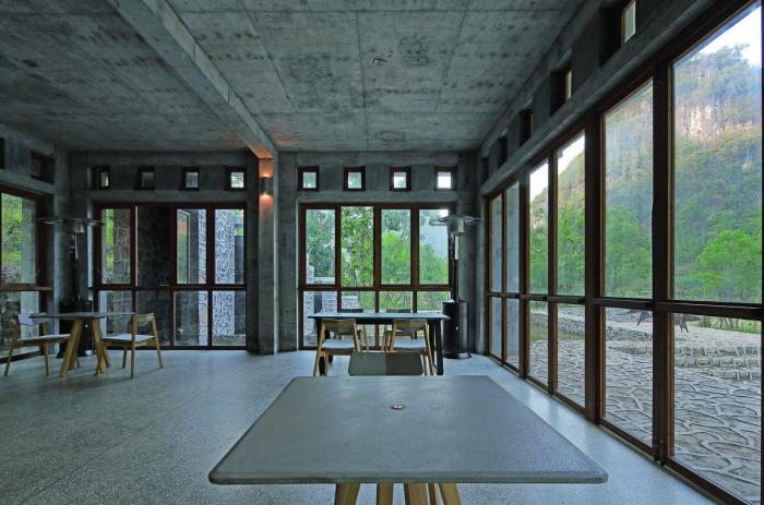 BIM建筑|匍匐于山脚下的巨石:楼纳露营服务中心 / 李兴钢工作室 BIM建筑|匍匐于山脚下的巨石:楼纳露营服务中心 / 李兴钢工作室