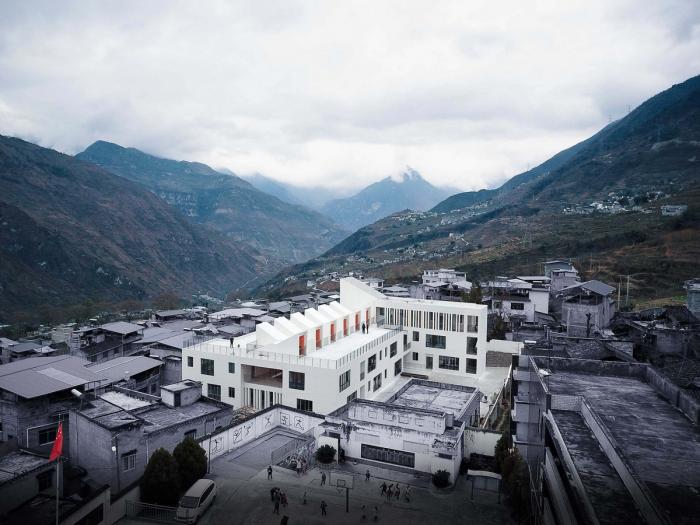 BIM建筑|地形关系的表达:乌斯河镇中心幼儿园 / 东意建筑 BIM建筑|地形关系的表达:乌斯河镇中心幼儿园 / 东意建筑