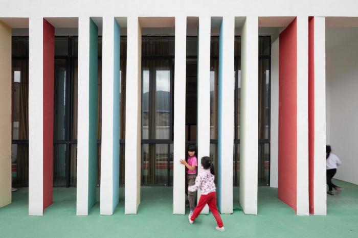 BIM建筑|地形关系的表达:乌斯河镇中心幼儿园 / 东意建筑 BIM建筑|地形关系的表达:乌斯河镇中心幼儿园 / 东意建筑