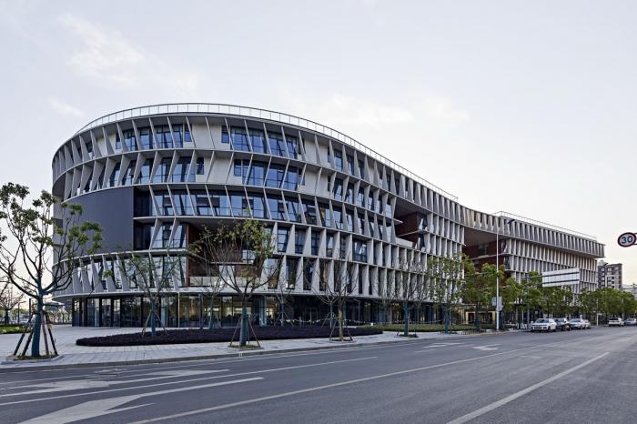 BIM建筑|自由演绎的围合式庭院:南京浦口文化中心 / BAU建筑与城市设计事务所 BIM建筑|自由演绎的围合式庭院:南京浦口文化中心 / BAU建筑与城市设计事务所