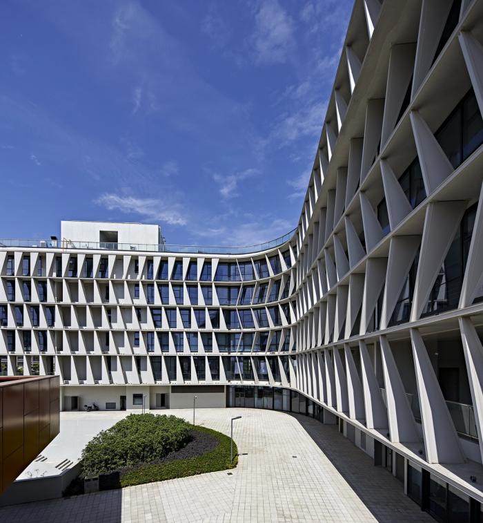 BIM建筑|自由演绎的围合式庭院:南京浦口文化中心 / BAU建筑与城市设计事务所 BIM建筑|自由演绎的围合式庭院:南京浦口文化中心 / BAU建筑与城市设计事务所
