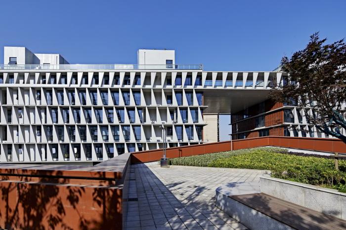 BIM建筑|自由演绎的围合式庭院:南京浦口文化中心 / BAU建筑与城市设计事务所 BIM建筑|自由演绎的围合式庭院:南京浦口文化中心 / BAU建筑与城市设计事务所