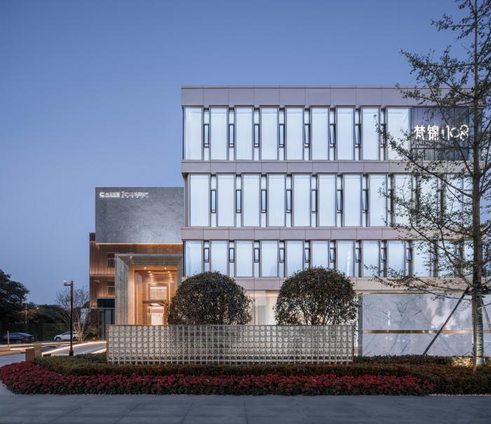 BIM建筑|素雅与轻奢并存:成都金地商置&弘阳地产·梵锦108生活体验馆 / 成执设计 BIM建筑|素雅与轻奢并存:成都金地商置&弘阳地产·梵锦108生活体验馆 / 成执设计