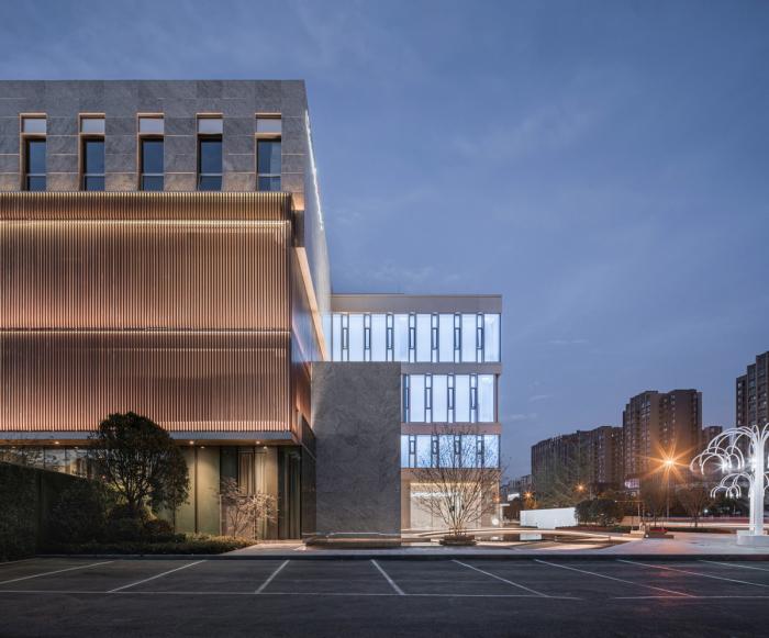 BIM建筑|素雅与轻奢并存:成都金地商置&弘阳地产·梵锦108生活体验馆 / 成执设计 BIM建筑|素雅与轻奢并存:成都金地商置&弘阳地产·梵锦108生活体验馆 / 成执设计