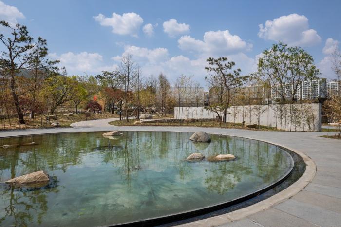 BIM建筑|天空与水编织一体,硬质金属折射出未来感:“Mon Amour” 文化空间 BIM建筑|天空与水编织一体,硬质金属折射出未来感:“Mon Amour” 文化空间