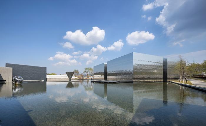 BIM建筑|天空与水编织一体,硬质金属折射出未来感:“Mon Amour” 文化空间 BIM建筑|天空与水编织一体,硬质金属折射出未来感:“Mon Amour” 文化空间