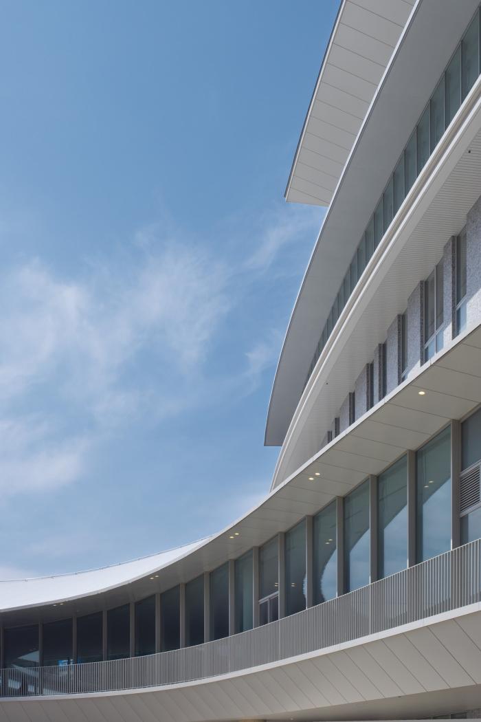 BIM建筑|流动身形,与海浪共舞:大金工业总部 / 竹中工务店 BIM建筑|流动身形,与海浪共舞:大金工业总部 / 竹中工务店