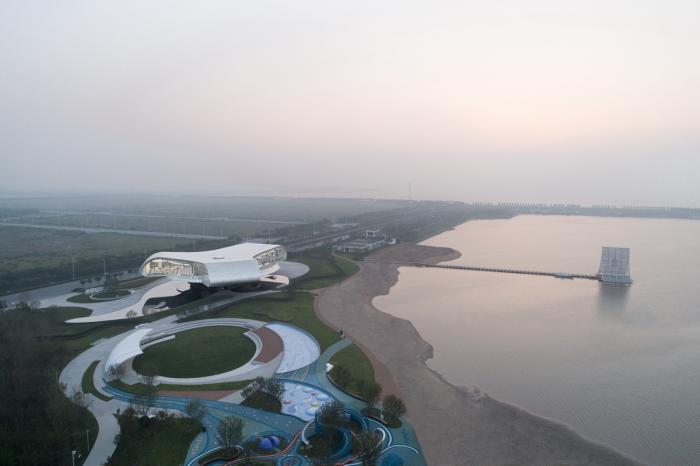 BIM建筑|场域空间与艺术镜像:世茂 · 浪花艺术馆 / 北京日清建筑设计 BIM建筑|场域空间与艺术镜像:世茂 · 浪花艺术馆 / 北京日清建筑设计