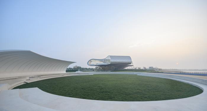 BIM建筑|场域空间与艺术镜像:世茂 · 浪花艺术馆 / 北京日清建筑设计 BIM建筑|场域空间与艺术镜像:世茂 · 浪花艺术馆 / 北京日清建筑设计
