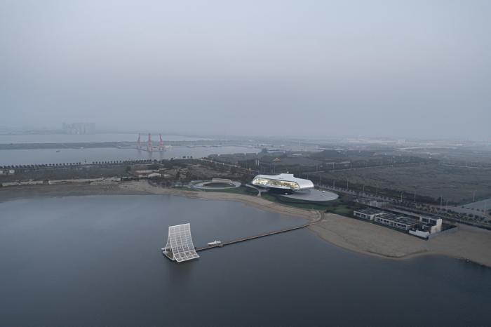 BIM建筑|场域空间与艺术镜像:世茂 · 浪花艺术馆 / 北京日清建筑设计 BIM建筑|场域空间与艺术镜像:世茂 · 浪花艺术馆 / 北京日清建筑设计