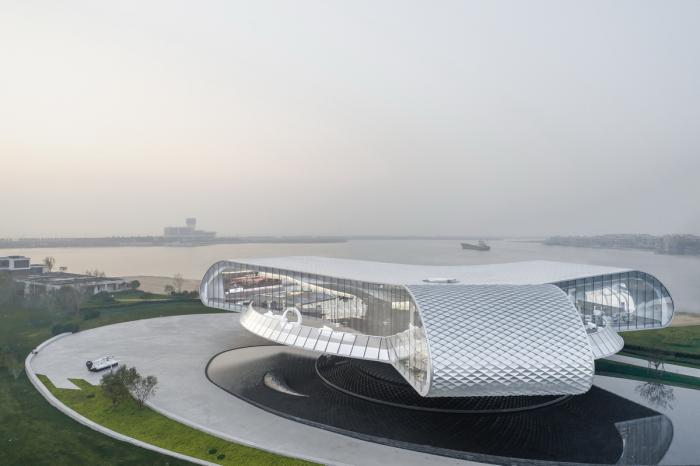 BIM建筑|场域空间与艺术镜像:世茂 · 浪花艺术馆 / 北京日清建筑设计 BIM建筑|场域空间与艺术镜像:世茂 · 浪花艺术馆 / 北京日清建筑设计