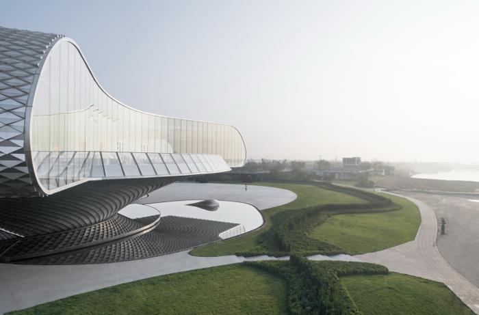 BIM建筑|场域空间与艺术镜像:世茂 · 浪花艺术馆 / 北京日清建筑设计 BIM建筑|场域空间与艺术镜像:世茂 · 浪花艺术馆 / 北京日清建筑设计