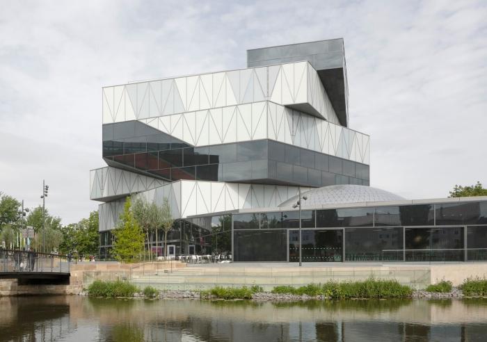 BIM建筑|海尔布隆科技馆,螺旋围合的马蹄形空间 BIM建筑|海尔布隆科技馆,螺旋围合的马蹄形空间