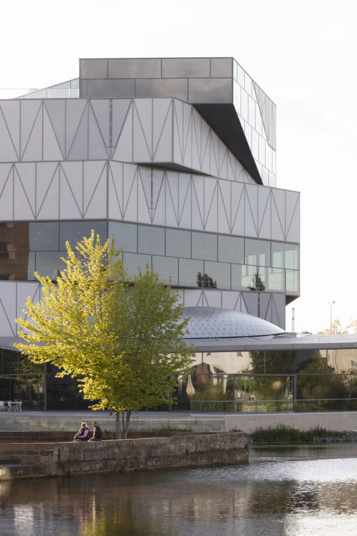 BIM建筑|海尔布隆科技馆,螺旋围合的马蹄形空间 BIM建筑|海尔布隆科技馆,螺旋围合的马蹄形空间