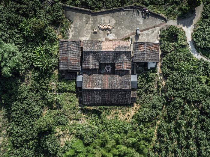 BIM建筑|城市搭建&乡村重生,“低技派”的胶合板的灵活运用 / ROOI BIM建筑|城市搭建&乡村重生,“低技派”的胶合板的灵活运用 / ROOI
