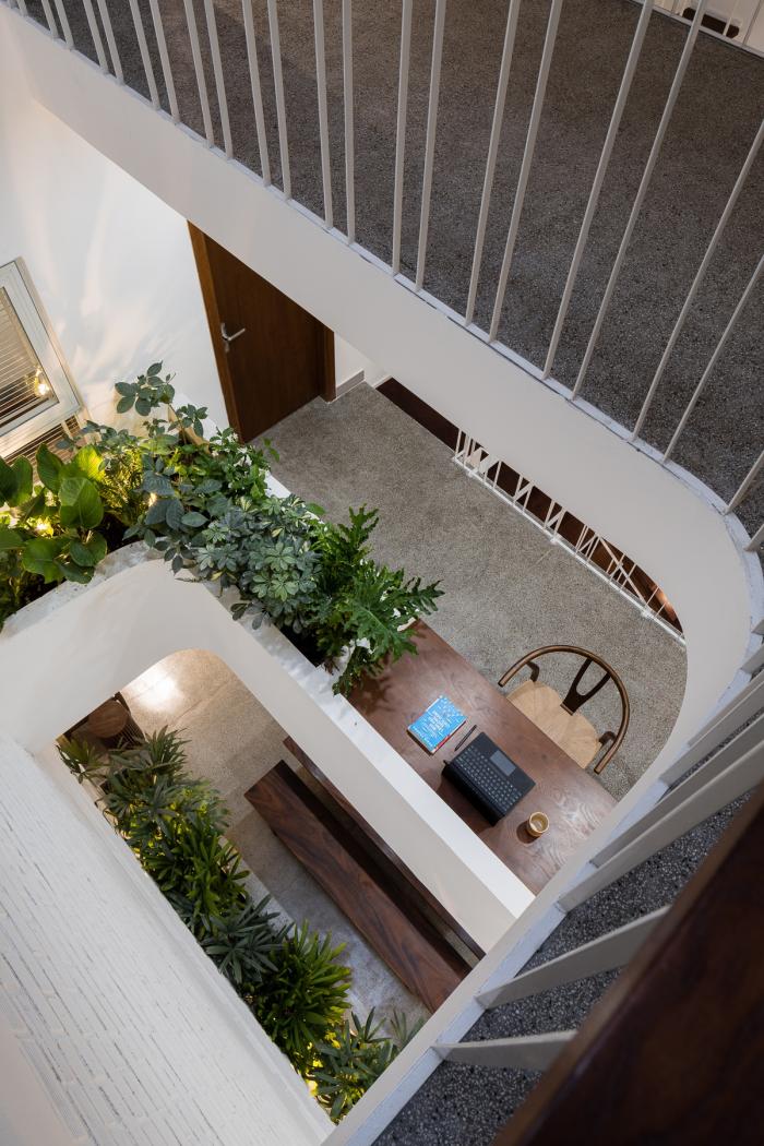 BIM建筑|绿植点缀垂直天井,活力与静谧美感的平衡:越南V别墅 BIM建筑|绿植点缀垂直天井,活力与静谧美感的平衡:越南V别墅