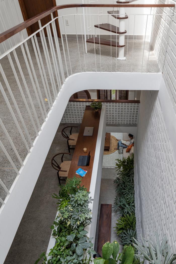 BIM建筑|绿植点缀垂直天井,活力与静谧美感的平衡:越南V别墅 BIM建筑|绿植点缀垂直天井,活力与静谧美感的平衡:越南V别墅