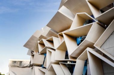 BIM建筑|多变折叠板拼成“蜂窝”般立面:伊朗绿地会议中心展览楼-BIM建筑网