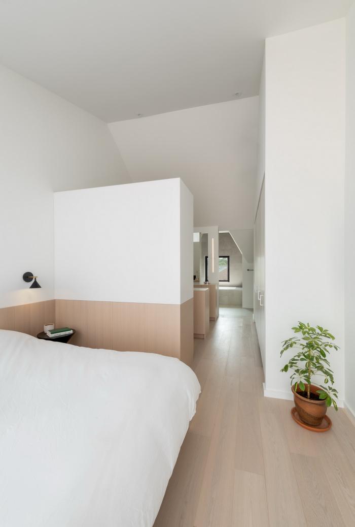 BIM建筑|波顿住宅:木质长橱柜贯通于细长空间 / StudioAC BIM建筑|波顿住宅:木质长橱柜贯通于细长空间 / StudioAC