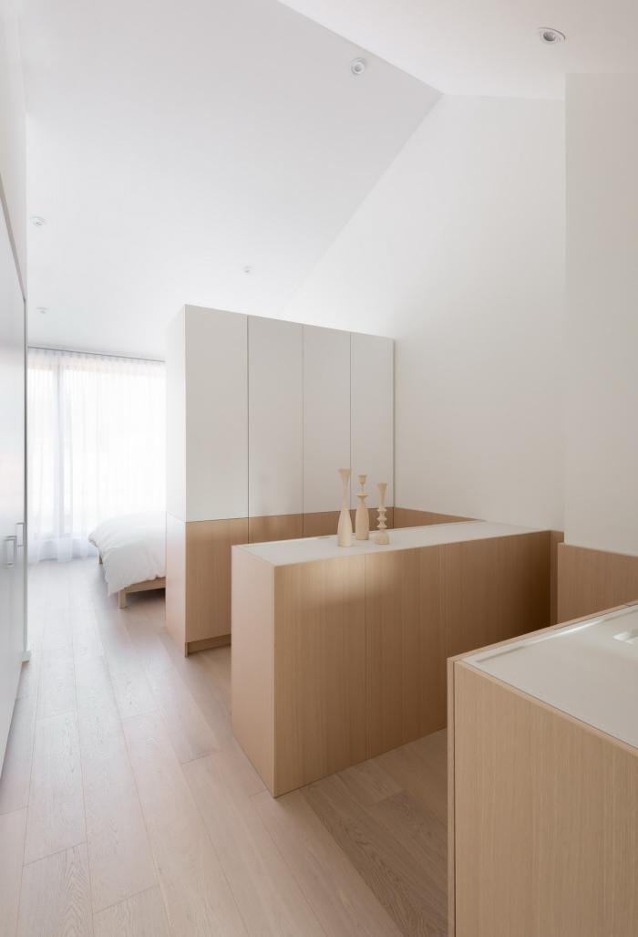 BIM建筑|波顿住宅:木质长橱柜贯通于细长空间 / StudioAC BIM建筑|波顿住宅:木质长橱柜贯通于细长空间 / StudioAC
