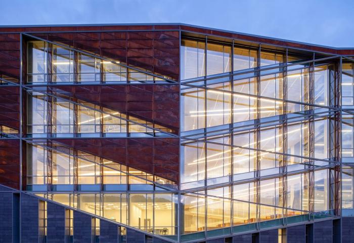 BIM建筑|沃兹耶因大学建筑与设计学院:“对角线”营造错动与平衡 / ARK-itecture BIM建筑|沃兹耶因大学建筑与设计学院:“对角线”营造错动与平衡 / ARK-itecture