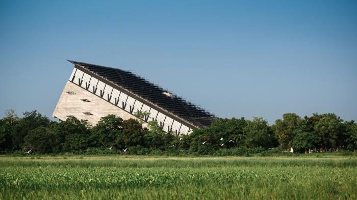 BIM建筑|泰国农业部金禧年博物馆,“倾倒”的大楼 / Plan Architect BIM建筑|泰国农业部金禧年博物馆,“倾倒”的大楼 / Plan Architect