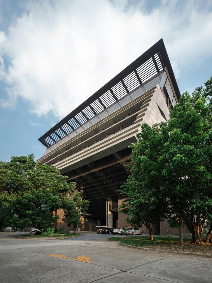 BIM建筑|泰国农业部金禧年博物馆,“倾倒”的大楼 / Plan Architect BIM建筑|泰国农业部金禧年博物馆,“倾倒”的大楼 / Plan Architect
