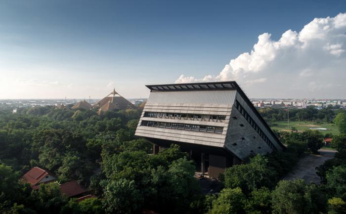 BIM建筑|泰国农业部金禧年博物馆,“倾倒”的大楼 / Plan Architect BIM建筑|泰国农业部金禧年博物馆,“倾倒”的大楼 / Plan Architect