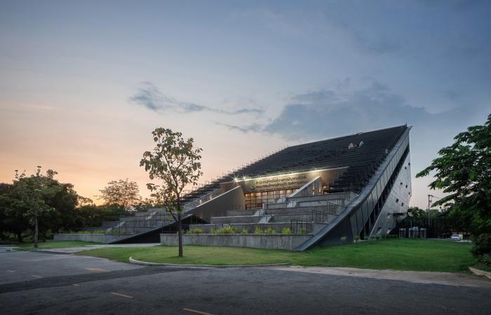 BIM建筑|泰国农业部金禧年博物馆,“倾倒”的大楼 / Plan Architect BIM建筑|泰国农业部金禧年博物馆,“倾倒”的大楼 / Plan Architect