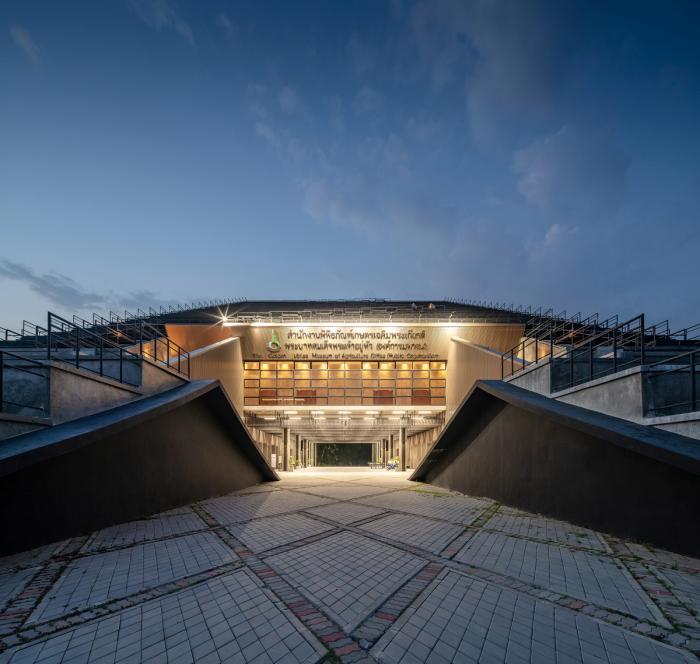 BIM建筑|泰国农业部金禧年博物馆,“倾倒”的大楼 / Plan Architect BIM建筑|泰国农业部金禧年博物馆,“倾倒”的大楼 / Plan Architect