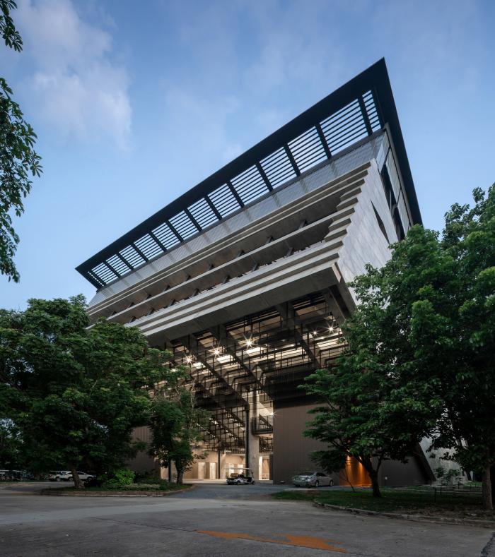 BIM建筑|泰国农业部金禧年博物馆,“倾倒”的大楼 / Plan Architect BIM建筑|泰国农业部金禧年博物馆,“倾倒”的大楼 / Plan Architect