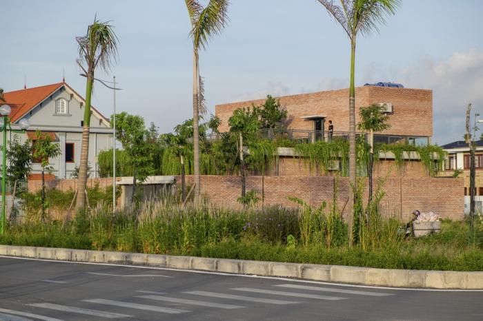 BIM建筑|闲赏庭院,静观游鱼:越南绿幕住宅 / HGAA BIM建筑|闲赏庭院,静观游鱼:越南绿幕住宅 / HGAA