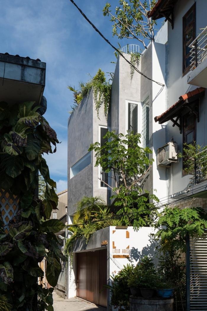 BIM建筑|与自然共居,越南百叶窗住宅 / Limdim House Studio BIM建筑|与自然共居,越南百叶窗住宅 / Limdim House Studio