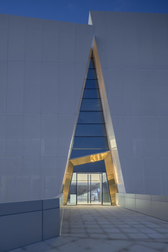 BIM建筑|荒野上的汉白玉——水发·信息小镇产业展示中心 / aoe|事建组 BIM建筑|荒野上的汉白玉——水发·信息小镇产业展示中心 / aoe|事建组