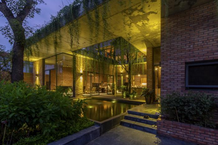 BIM建筑|闲赏庭院,静观游鱼:越南绿幕住宅 / HGAA BIM建筑|闲赏庭院,静观游鱼:越南绿幕住宅 / HGAA