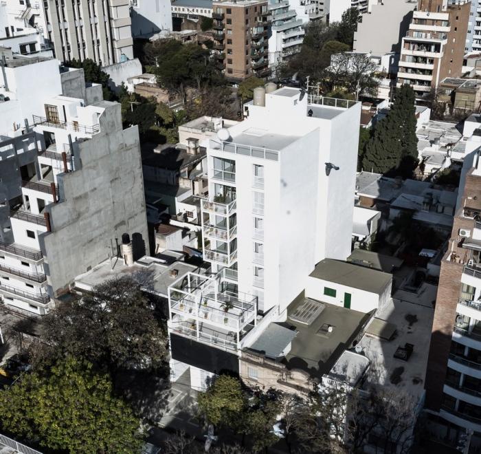 BIM建筑|卡塔马卡公寓,以诗与艺术点缀空白 / Carlos Alejandro Ciravegna BIM建筑|卡塔马卡公寓,以诗与艺术点缀空白 / Carlos Alejandro Ciravegna